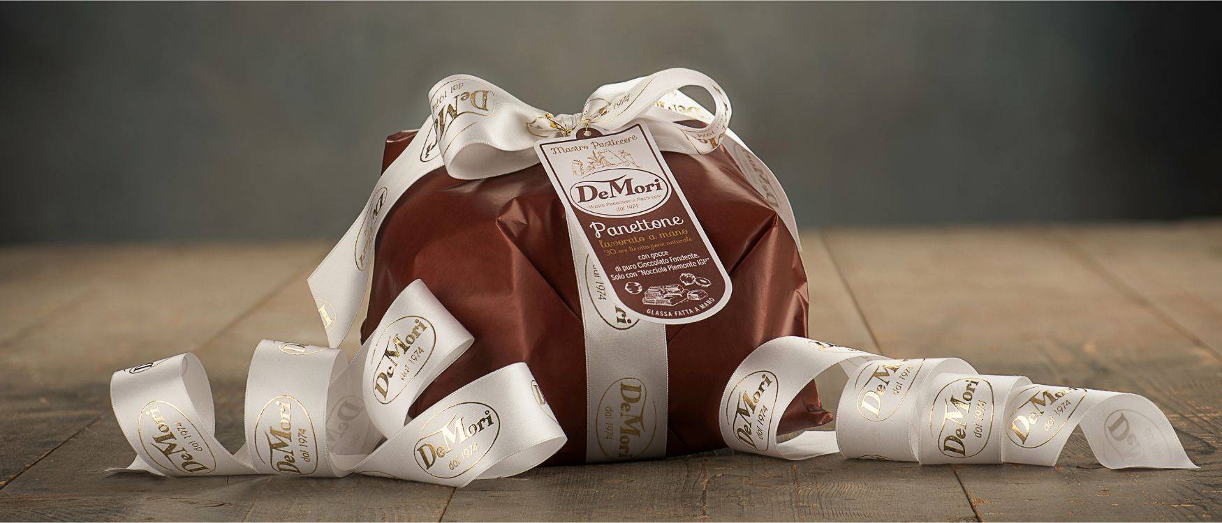 Nastro doppio raso con lamina oro personalizzata per eventi esclusivi